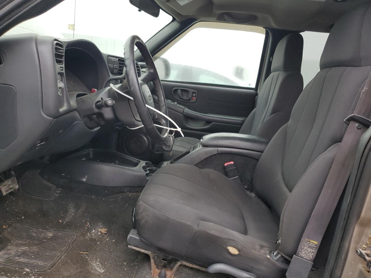2004 Chevrolet S-10 Pickup - Image 7
