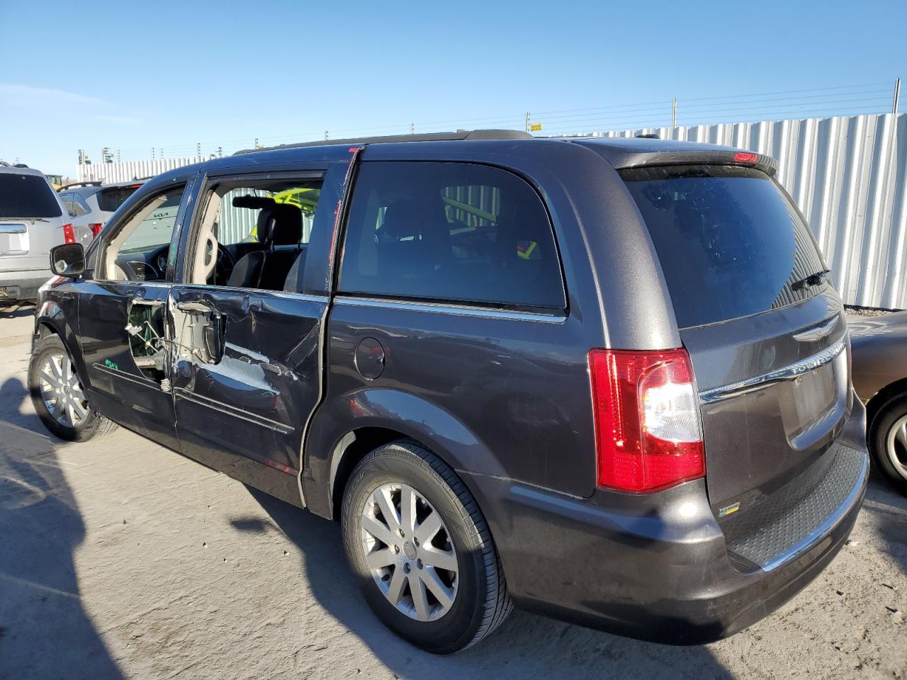 2015 Chrysler Town & Country - Image 2