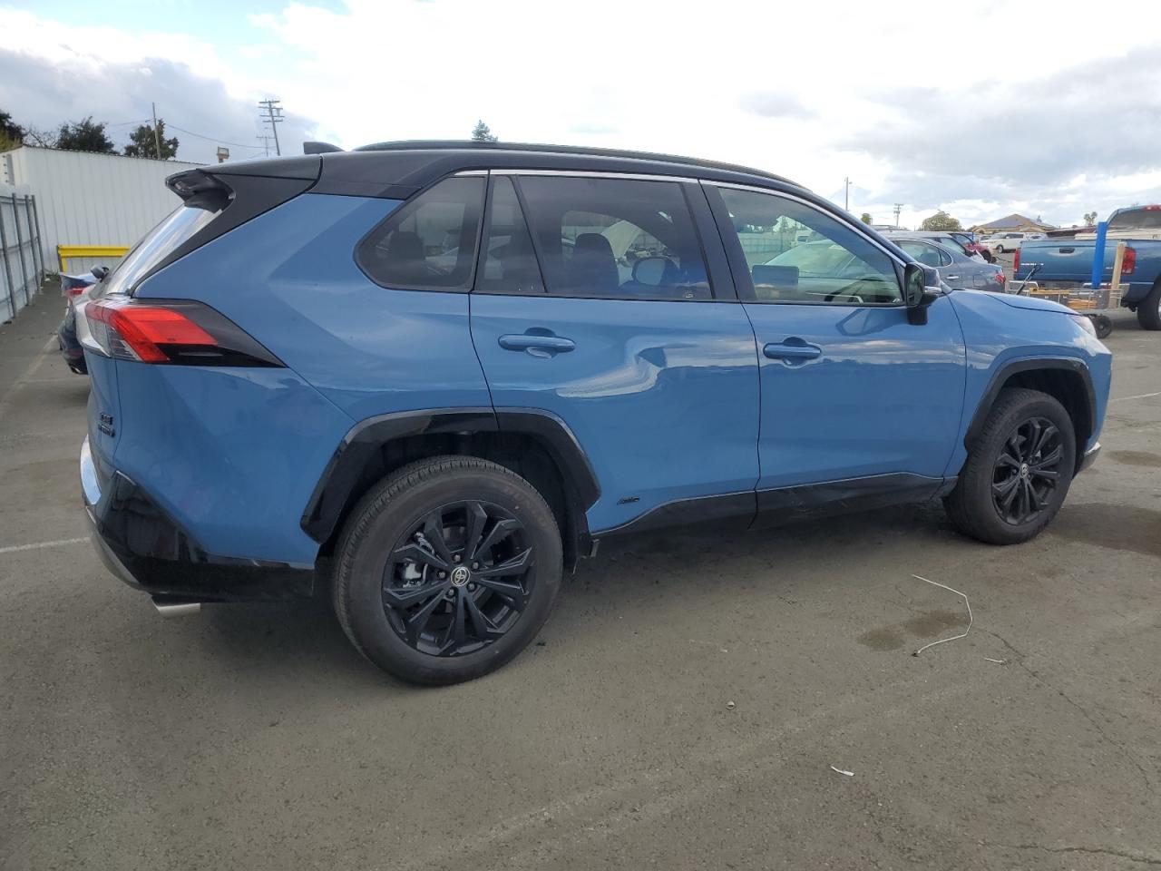 2024 Toyota RAV 4 - Image 3