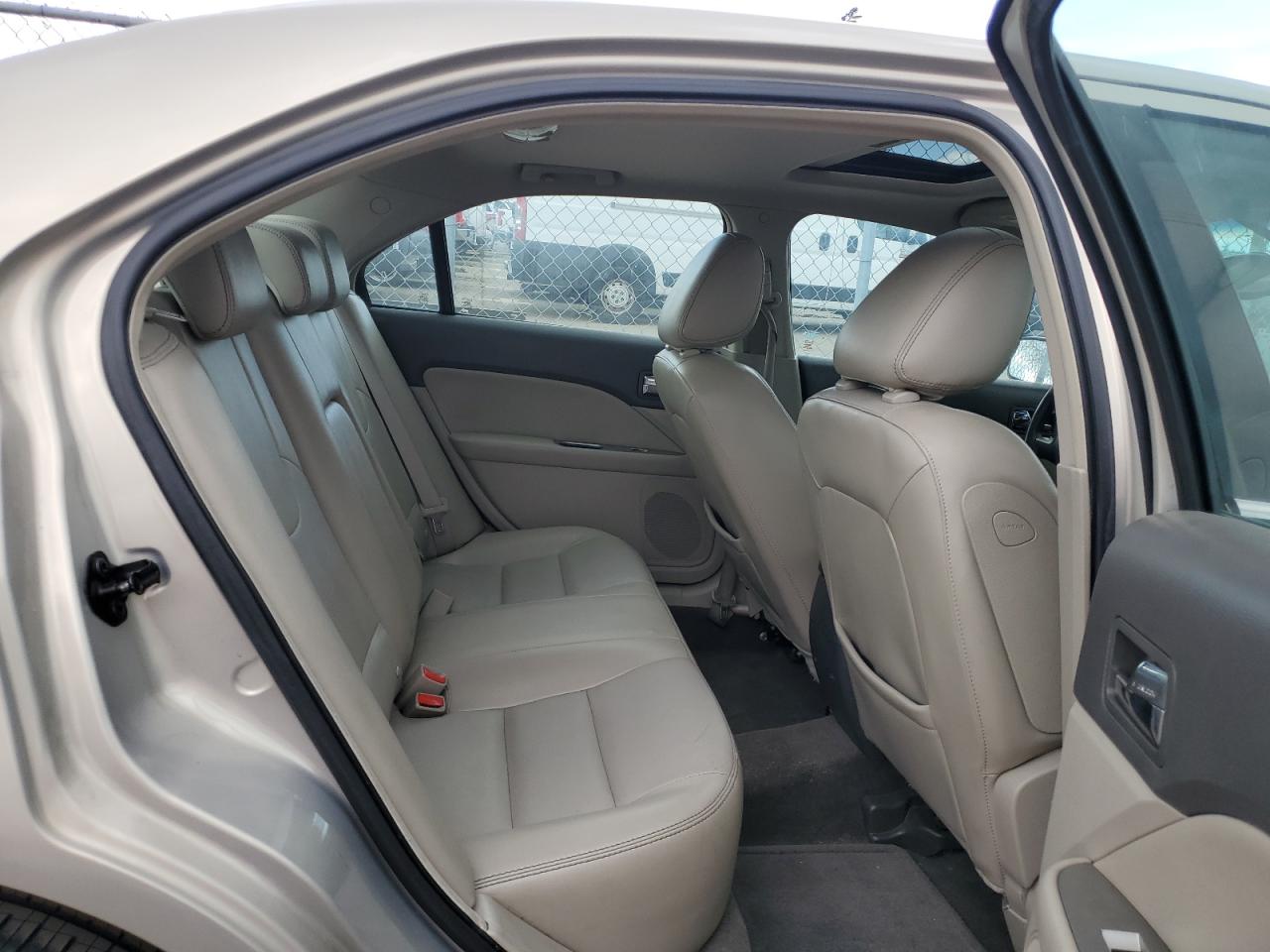 2010 Ford Fusion - Image 10