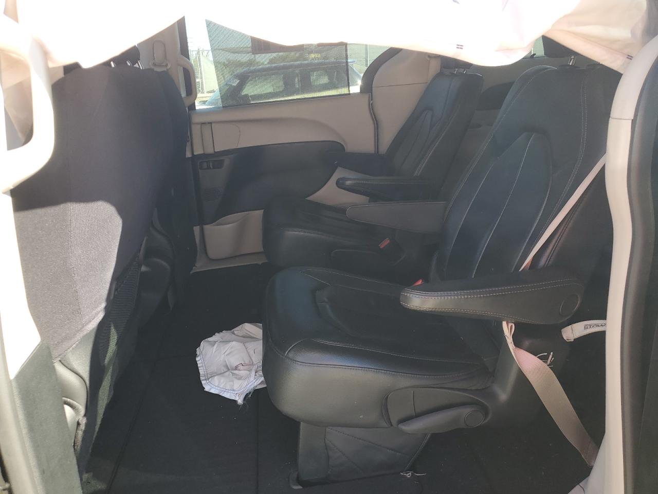 2019 Chrysler Pacifica - Image 11