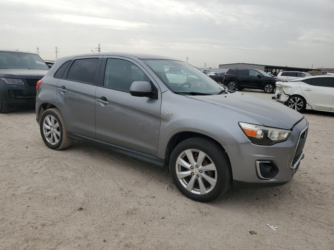 2014 Mitsubishi Outlander - Image 4