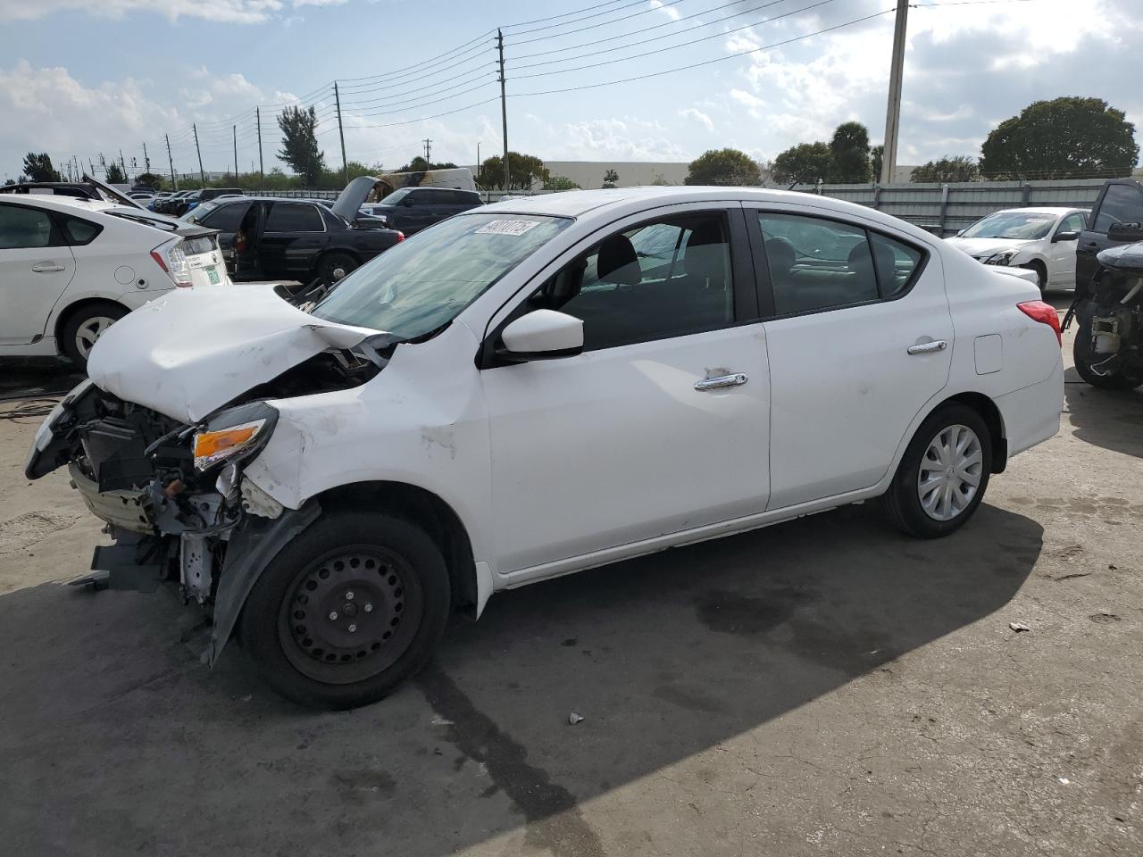 2019 Nissan Versa S იყიდება Miami-ში, FL - Front End