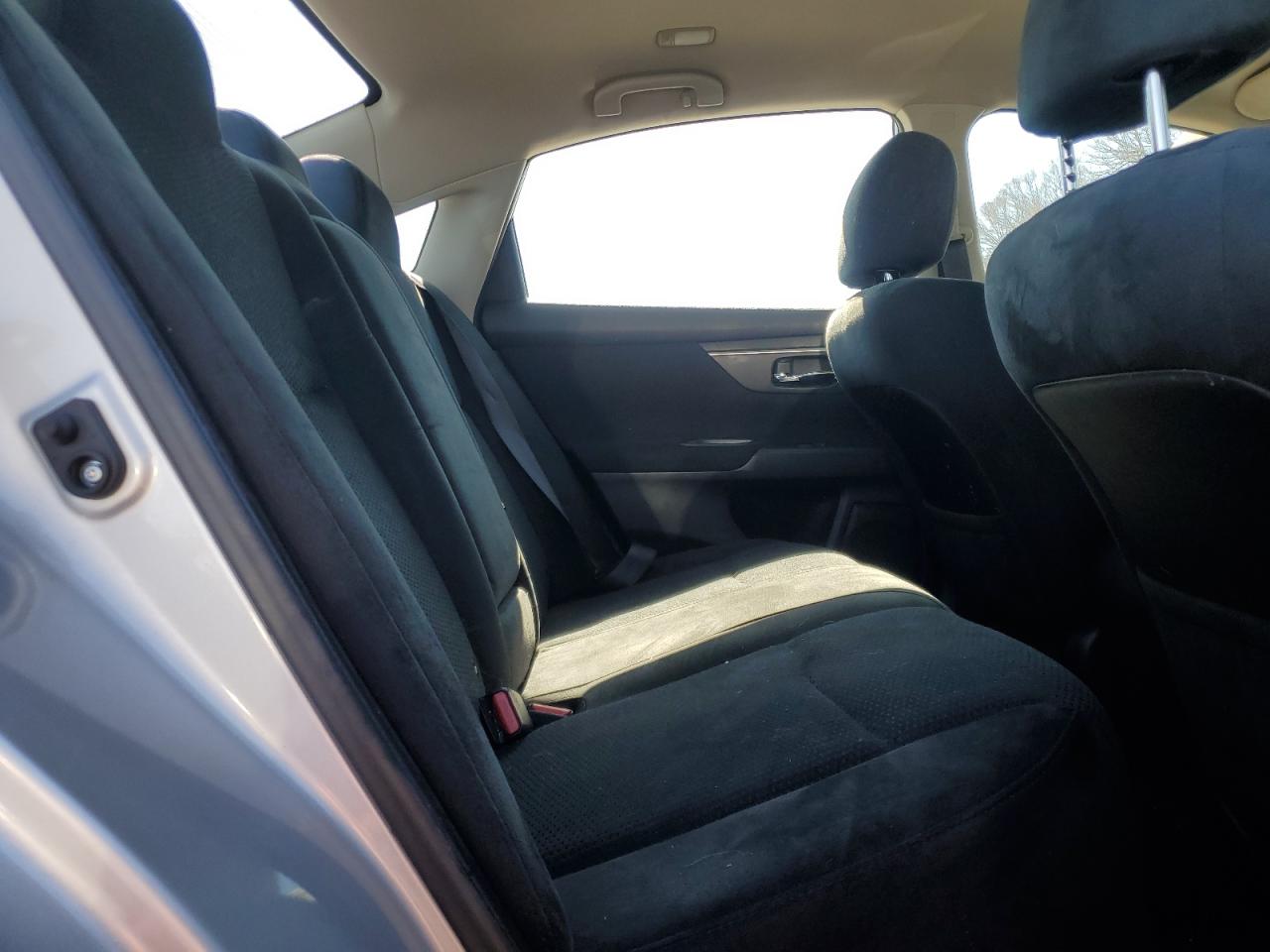 2015 Nissan Altima - Image 10