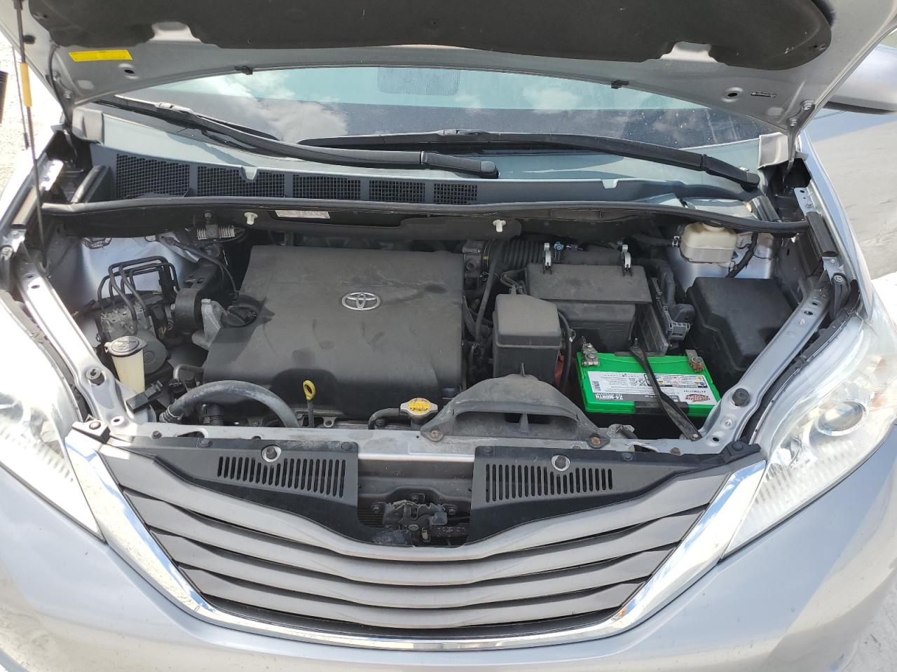 2013 Toyota Sienna - Image 12