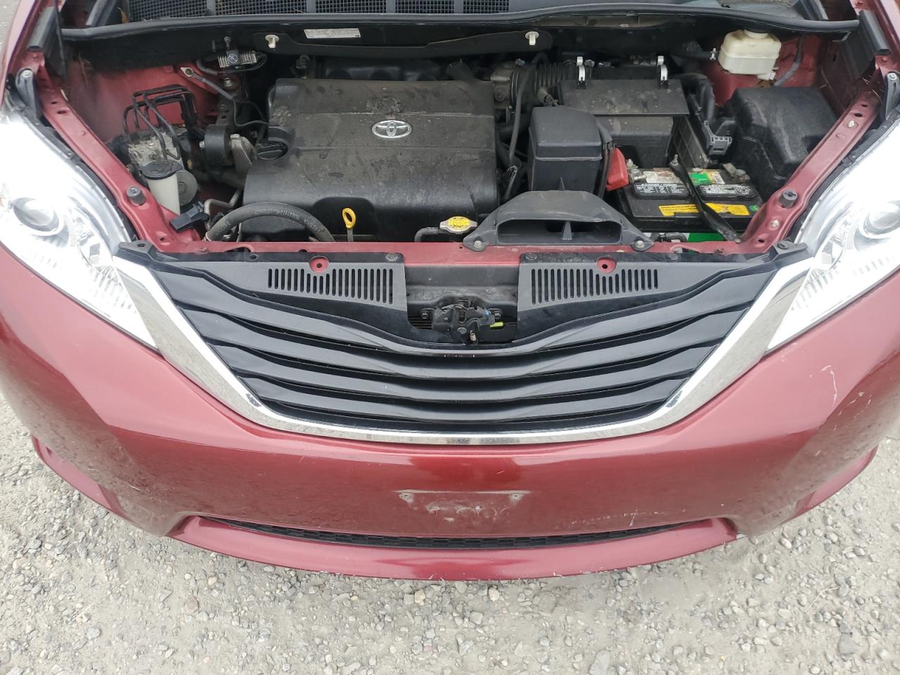 2011 Toyota Sienna - Image 12