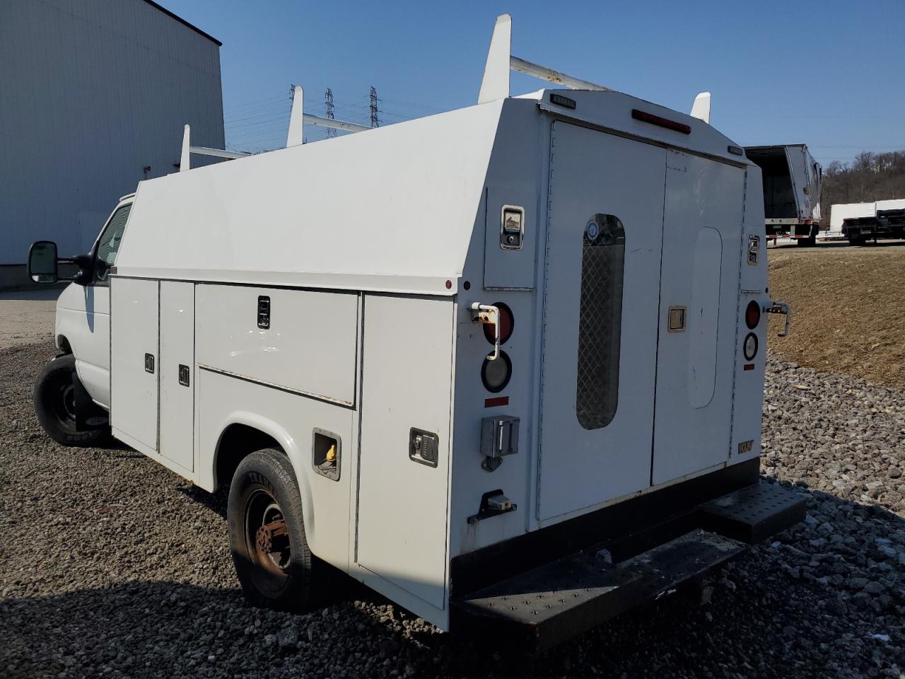 2010 Ford Econoline - Image 2