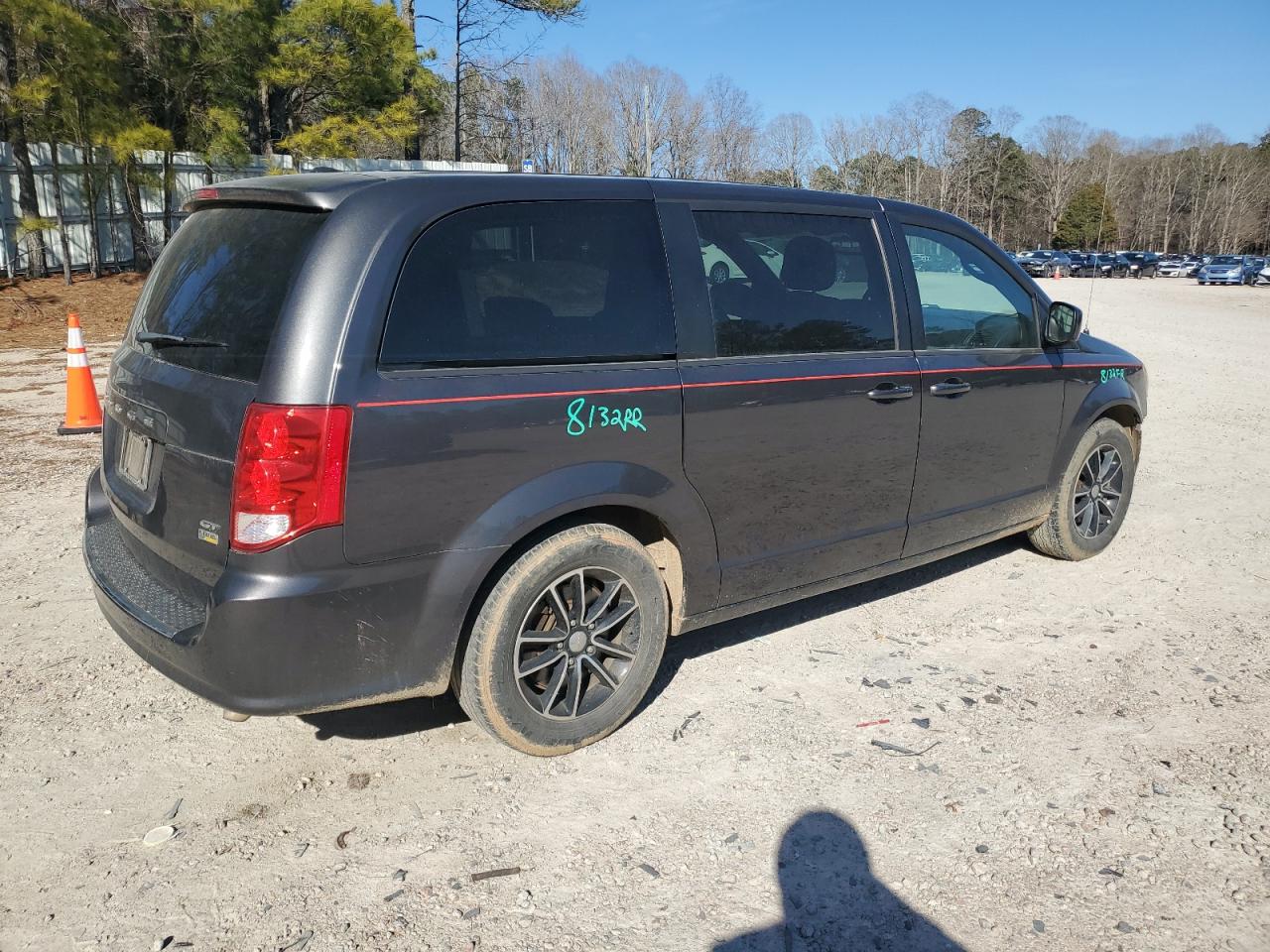 2019 Dodge Caravan - Image 3