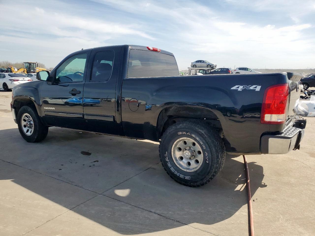 2010 GMC Sierra - Image 2