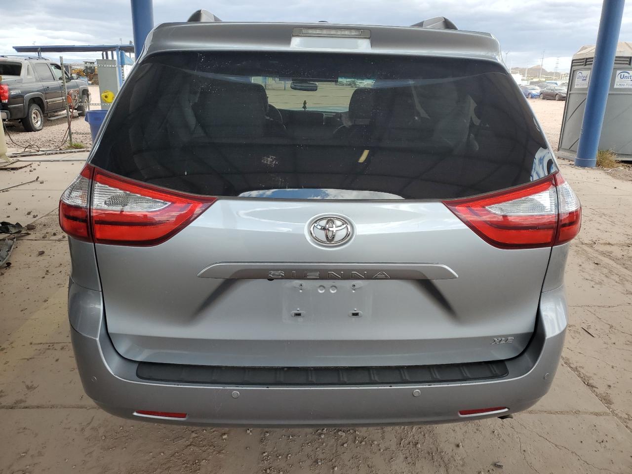 2017 Toyota Sienna - Image 6