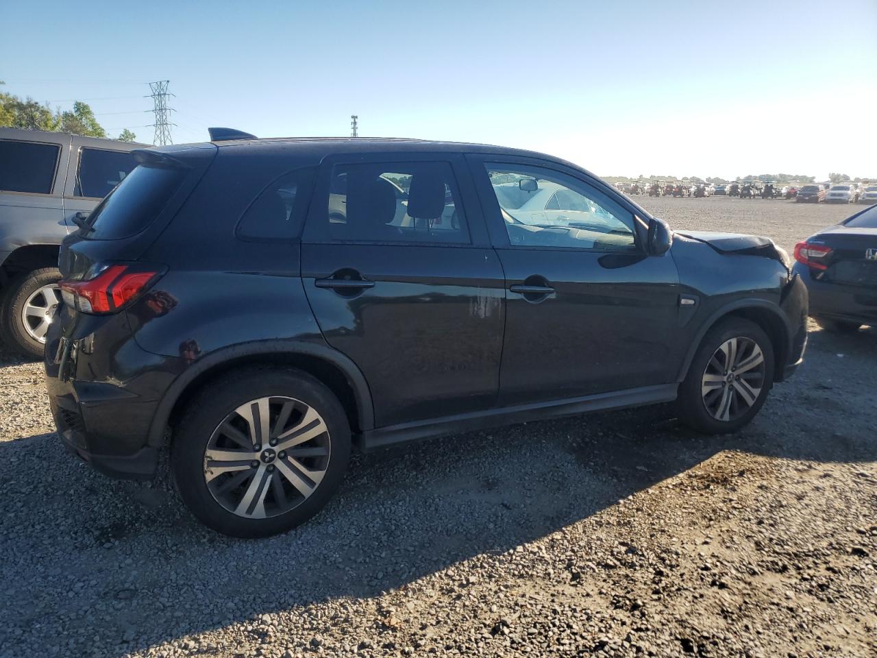 2020 Mitsubishi Outlander - Image 3