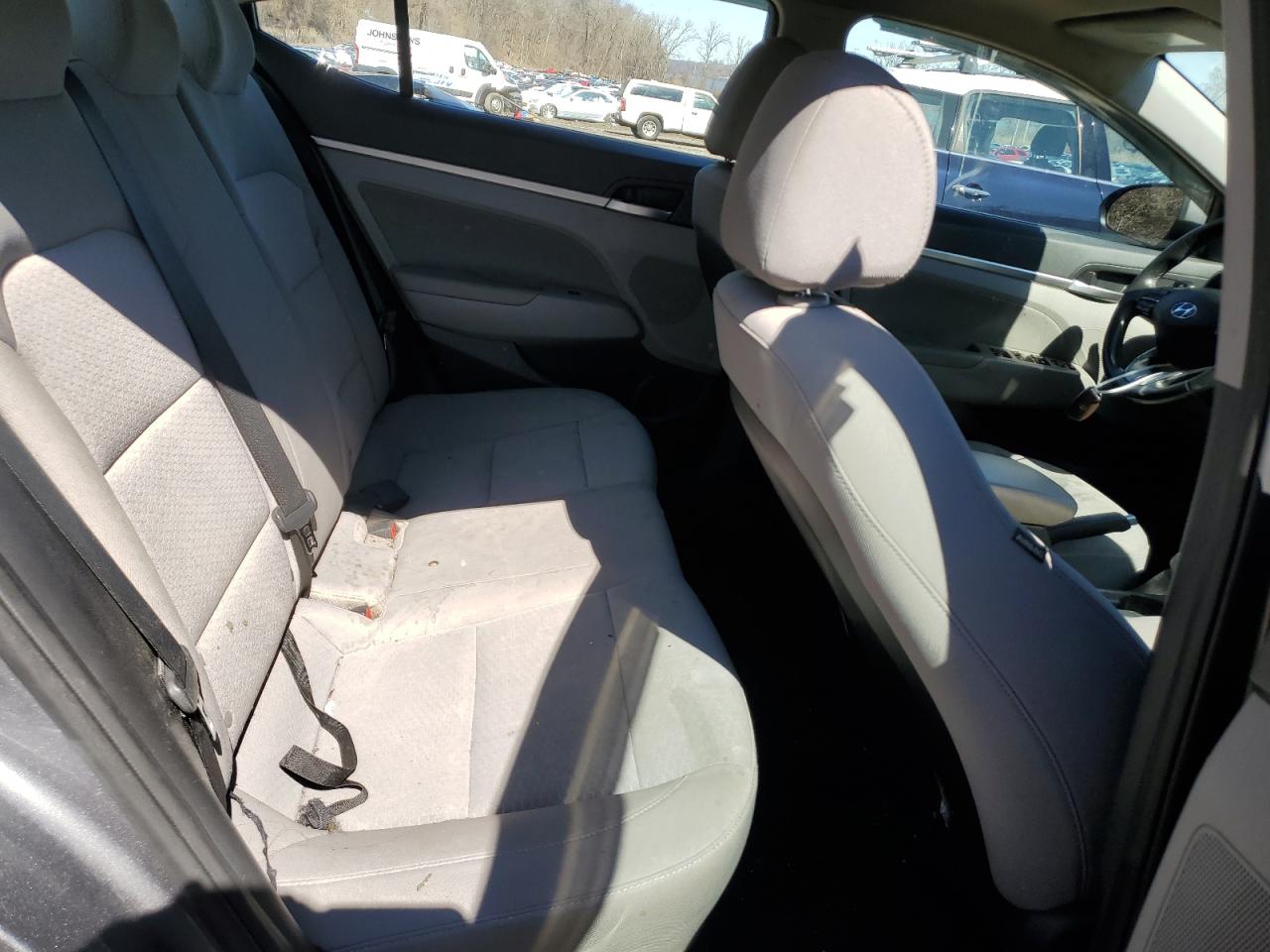 2019 Hyundai Elantra - Image 10