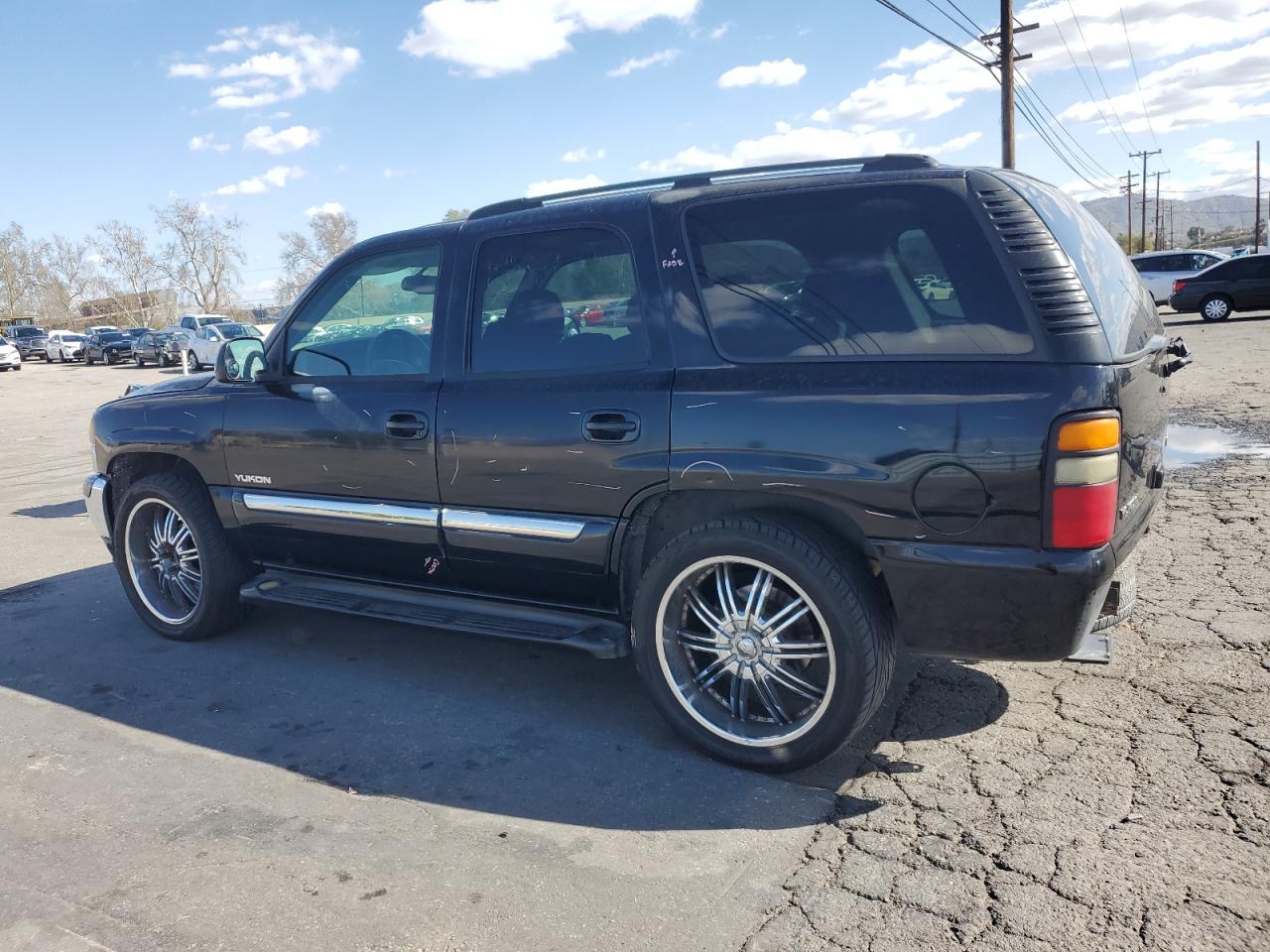 2004 GMC Yukon - Image 2