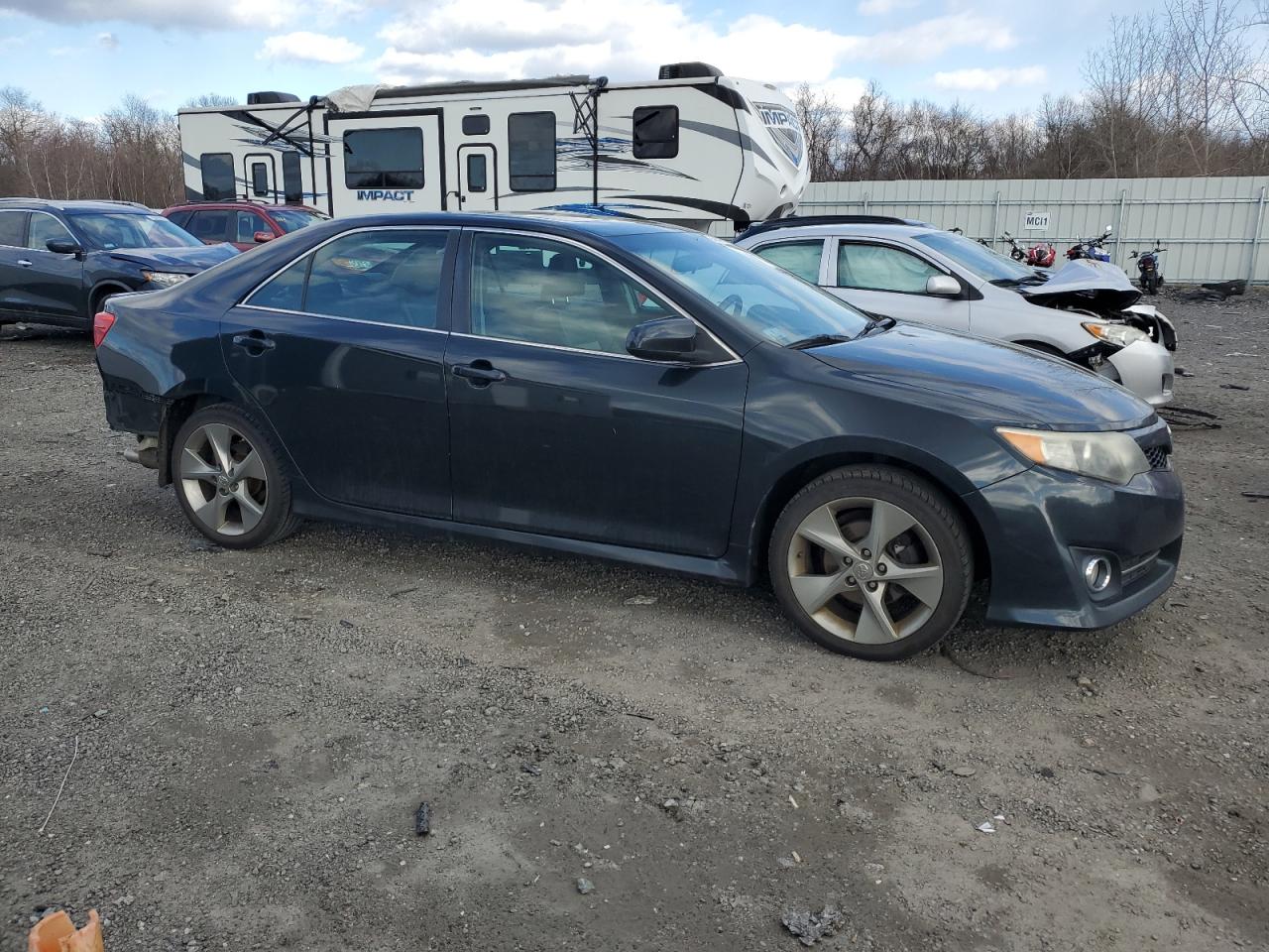 2014 Toyota Camry - Image 4
