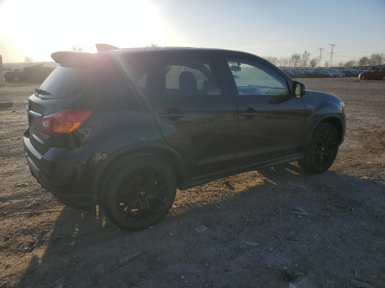 2018 Mitsubishi Outlander - Image 3