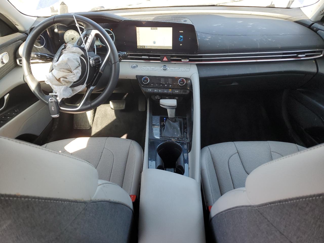 2023 Hyundai Elantra - Image 8