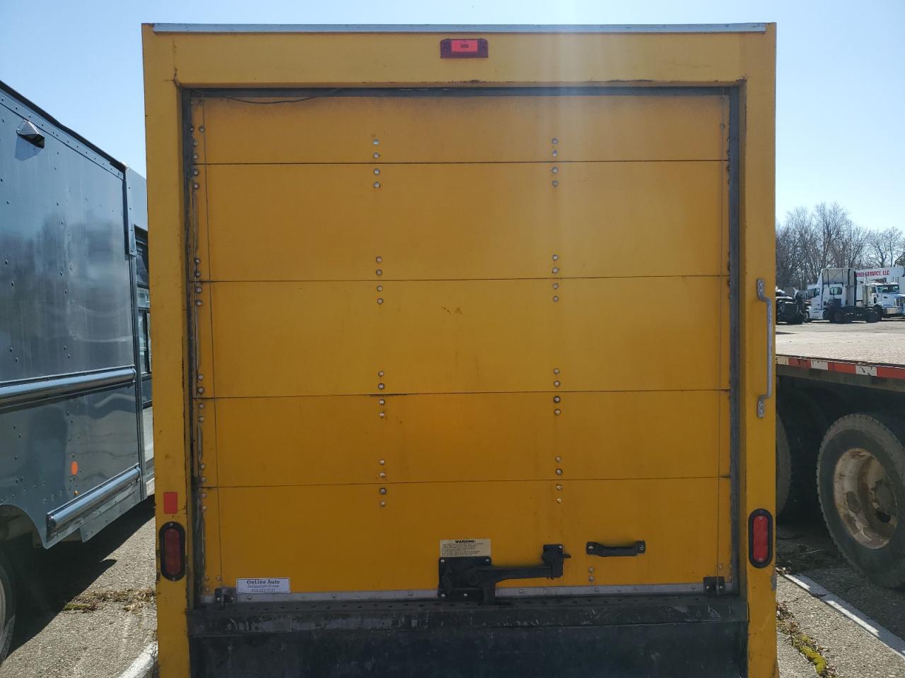 2017 GMC Savana - Image 6