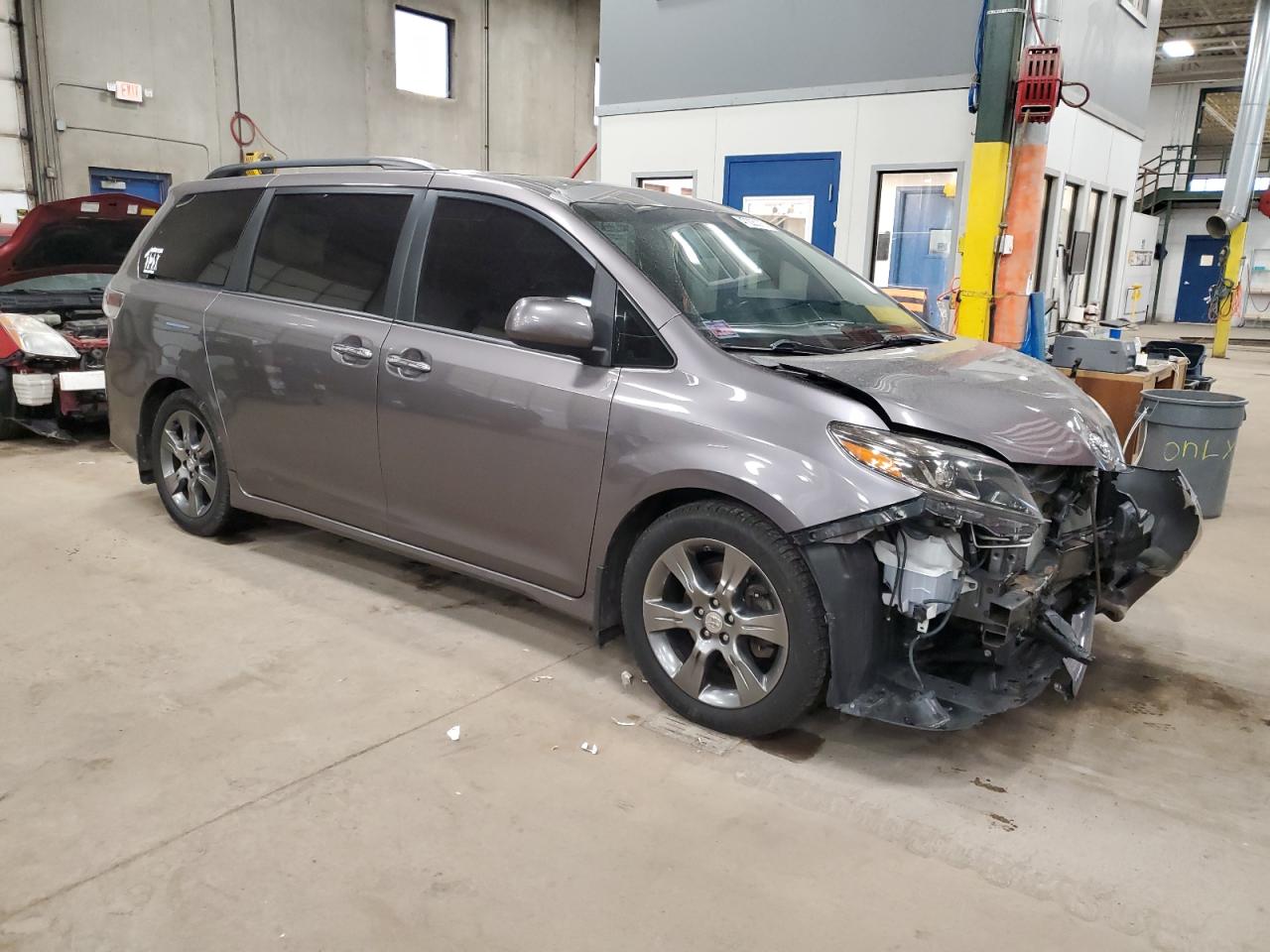 2016 Toyota Sienna - Image 4