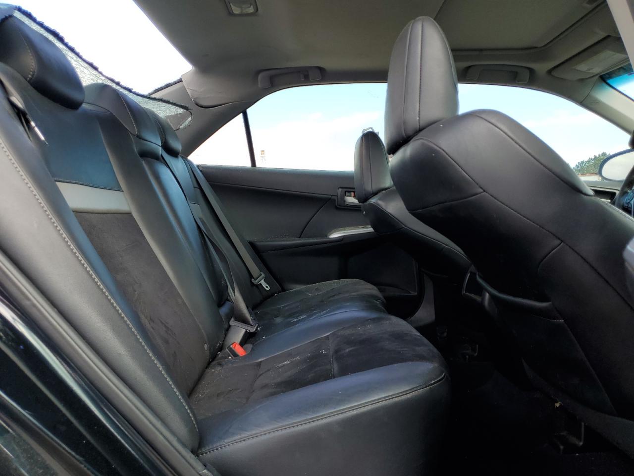 2012 Toyota Camry - Image 10