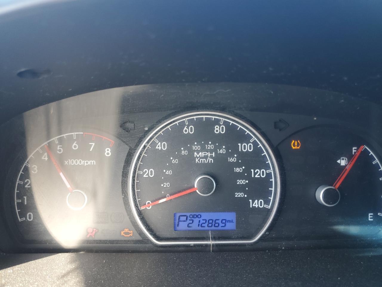 2010 Hyundai Elantra - Image 9