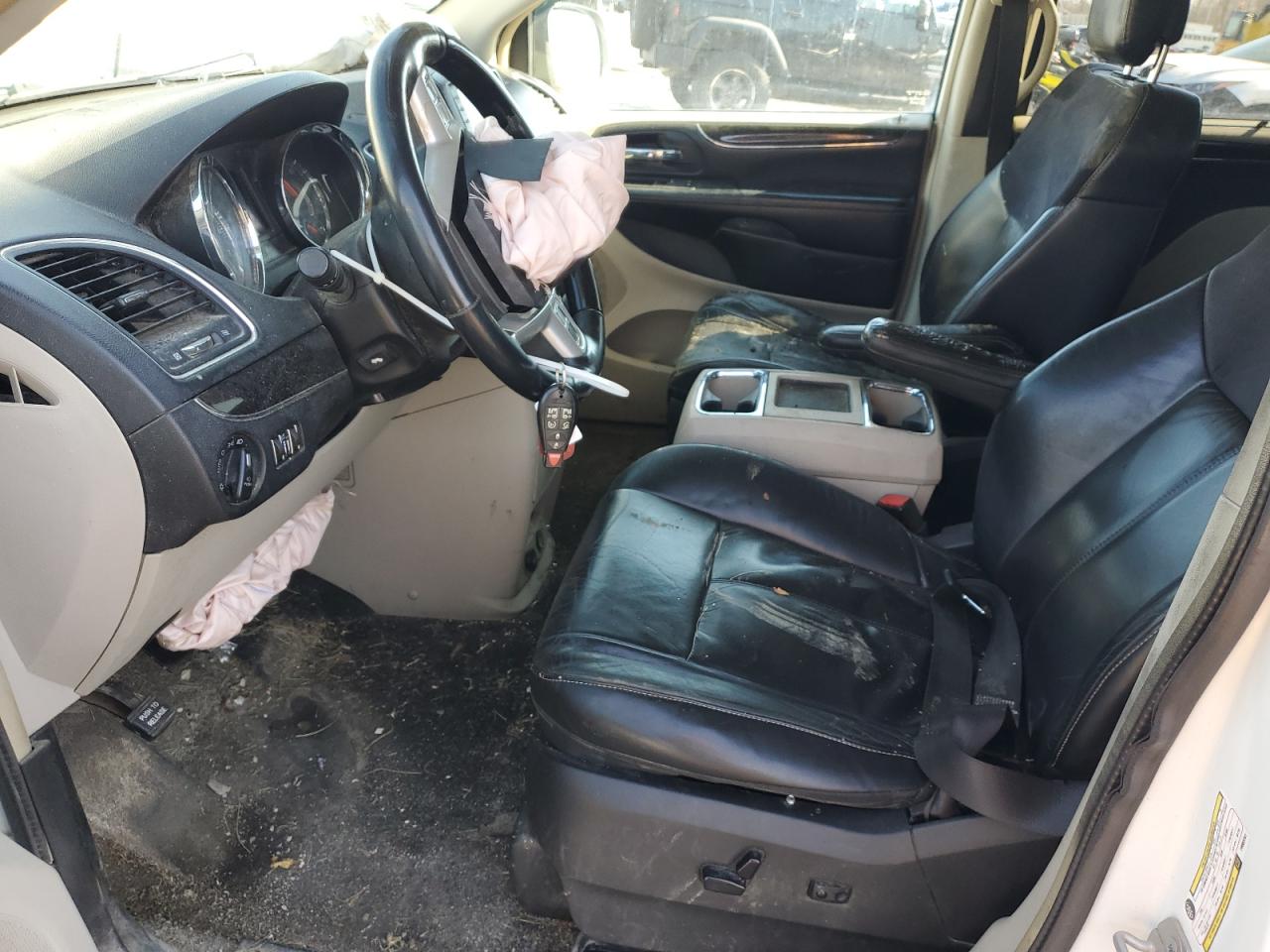 2015 Chrysler Town & Country - Image 7