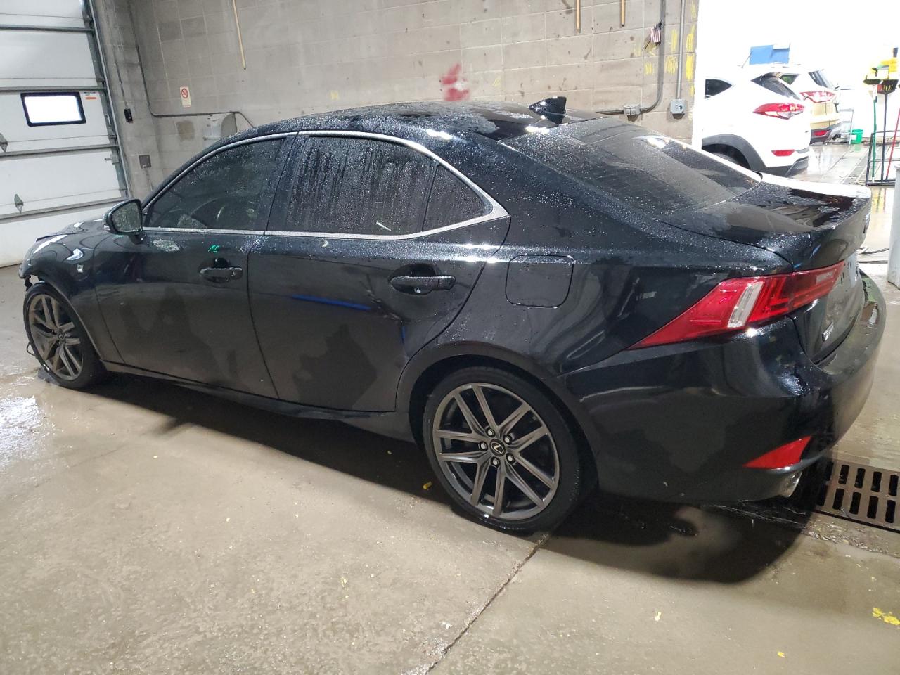 2016 Lexus IS - Image 2