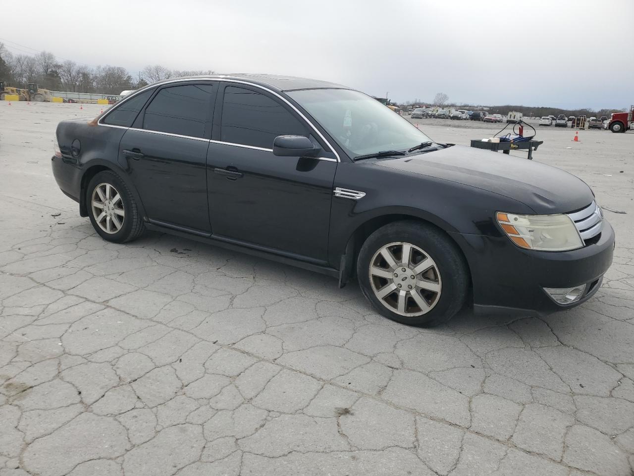 2008 Ford Taurus - Image 4