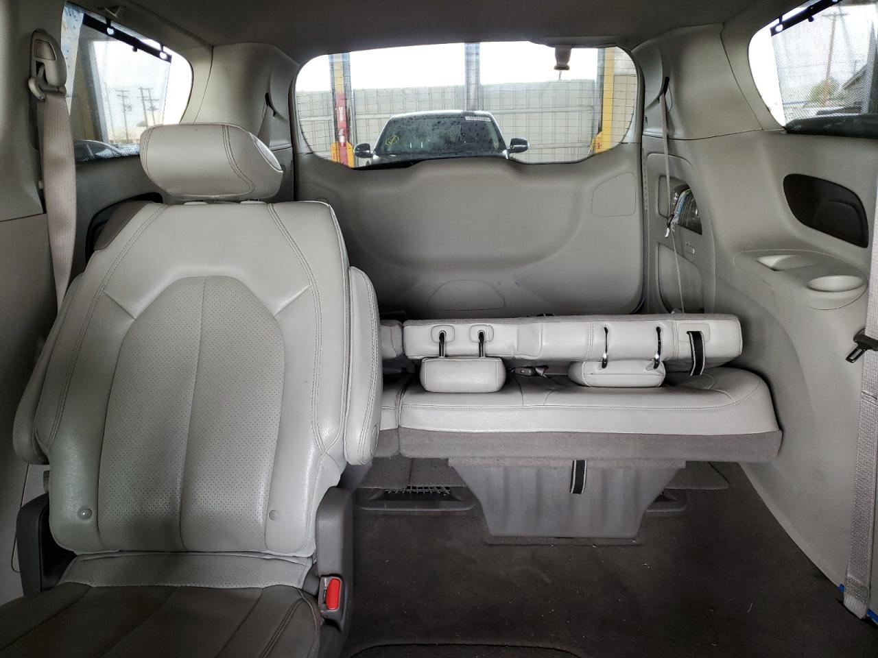 2020 Chrysler Pacifica - Image 10