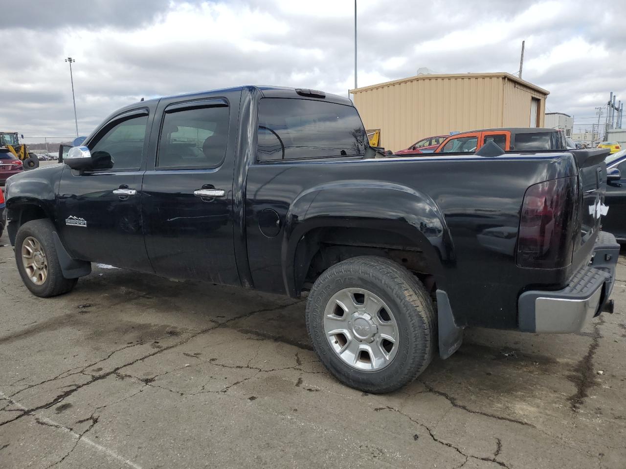2011 GMC Sierra - Image 2