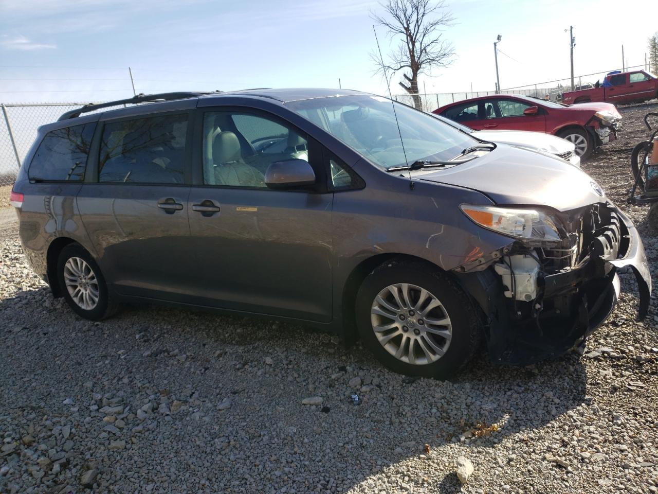2011 Toyota Sienna - Image 4