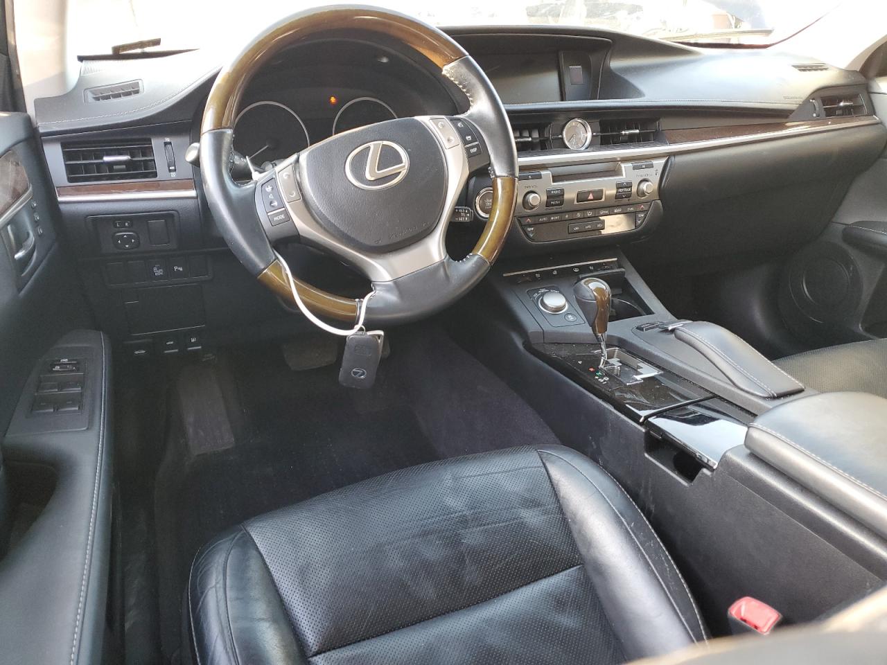2014 Lexus ES - Image 8