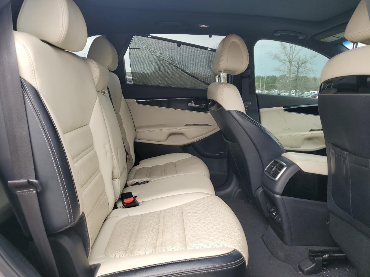 2016 Kia Sorento - Image 11