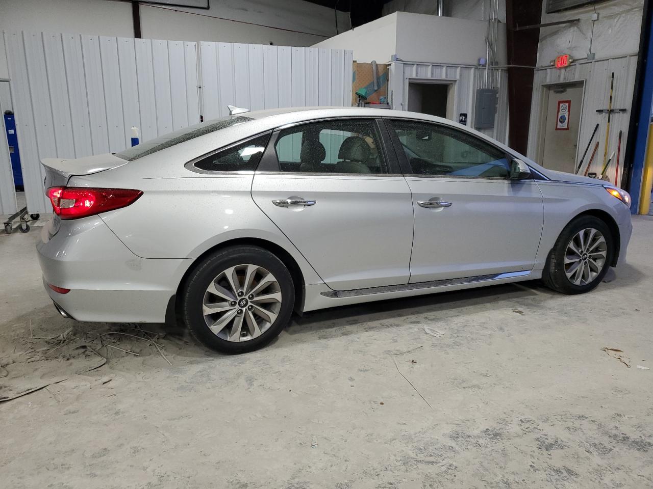 2015 Hyundai Sonata - Image 3