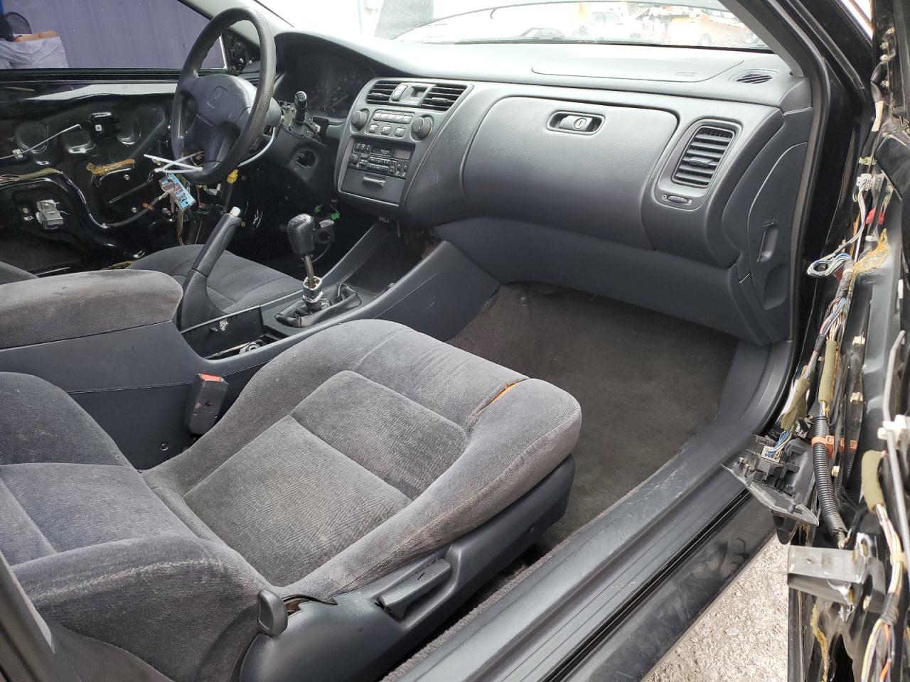 1998 Honda Accord Lx VIN: 1HGCG3143WA004463 Lot: 48935245