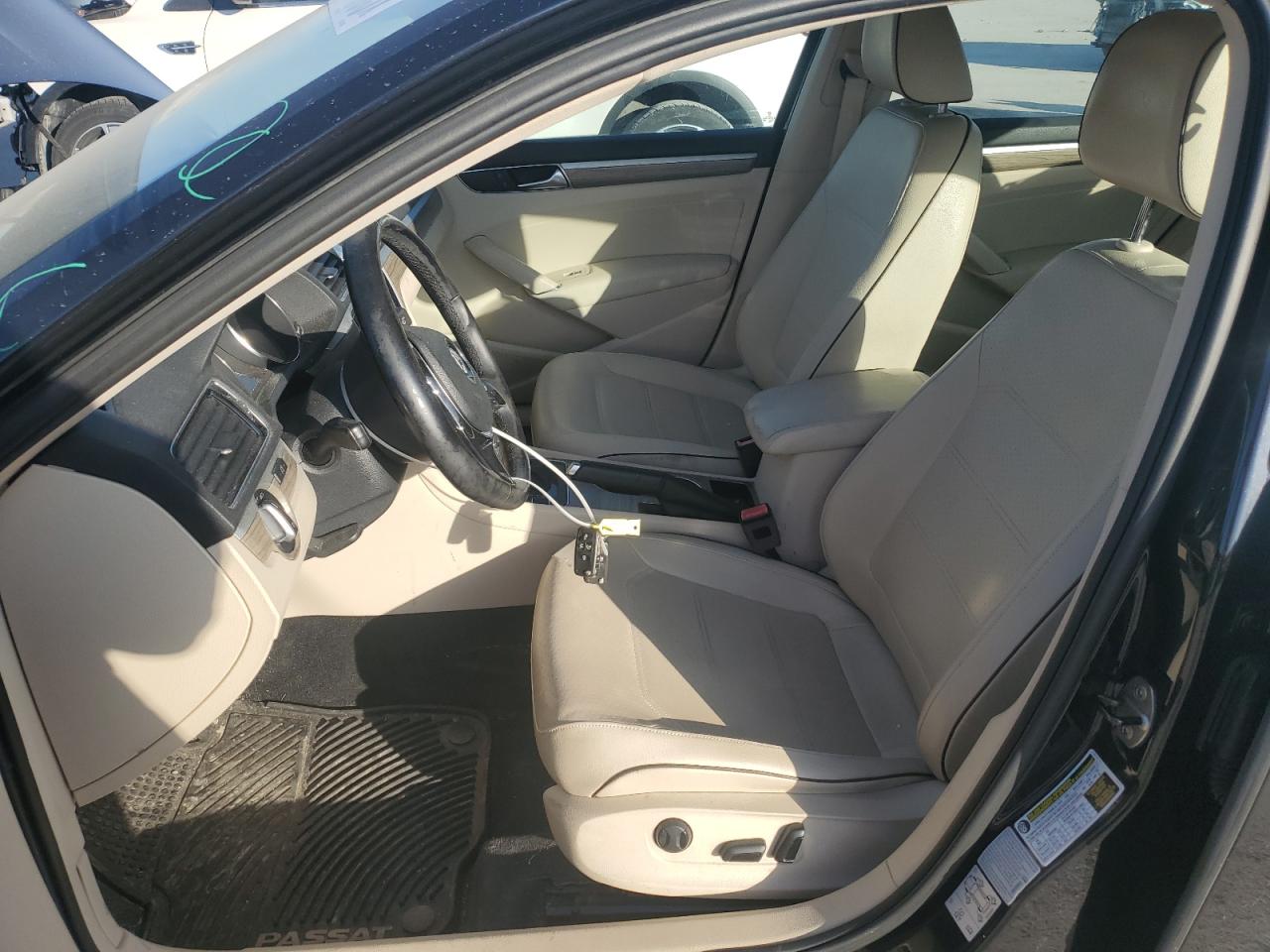 2017 Volkswagen Passat - Image 7