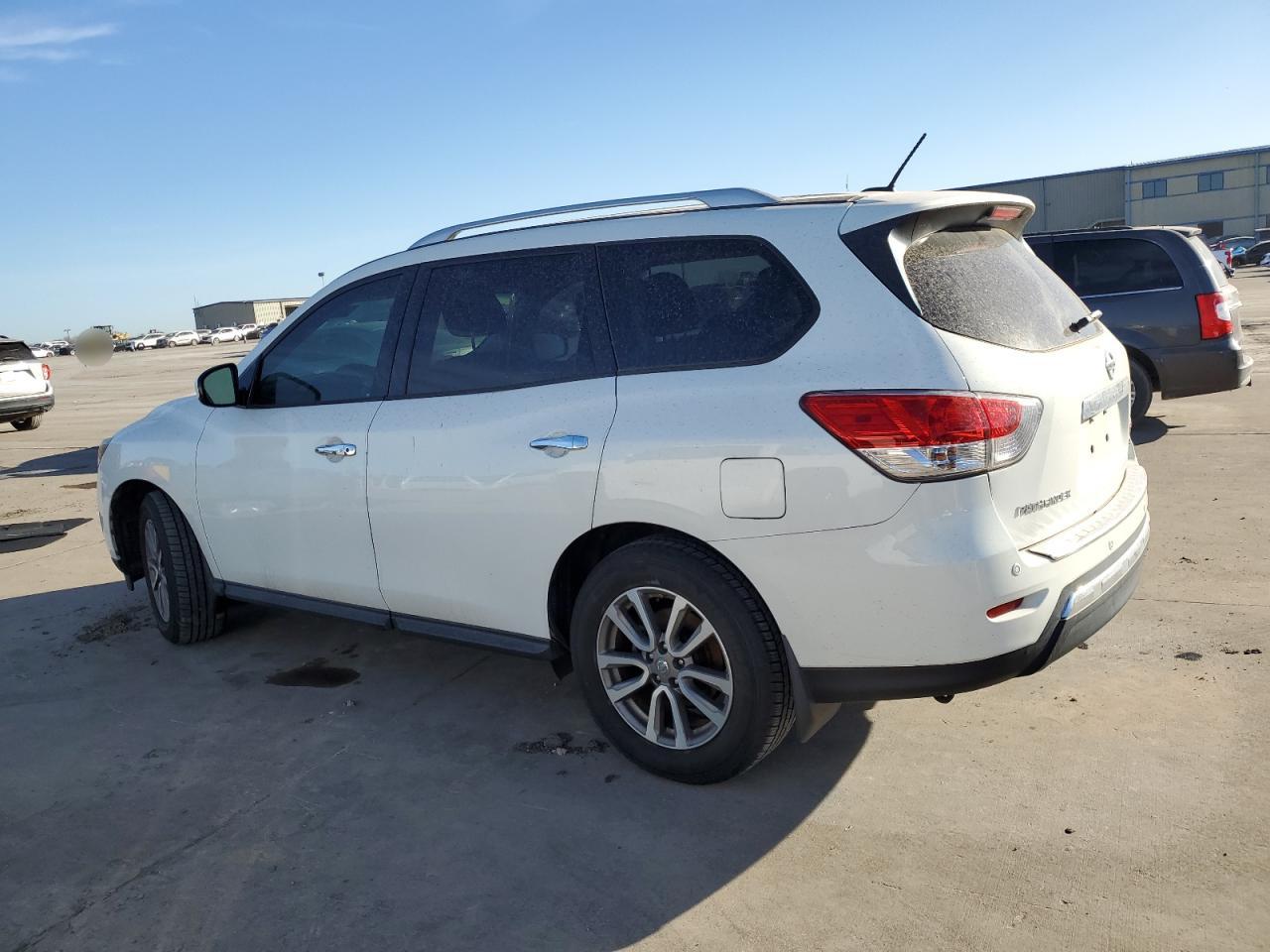 2014 Nissan Pathfinder - Image 2