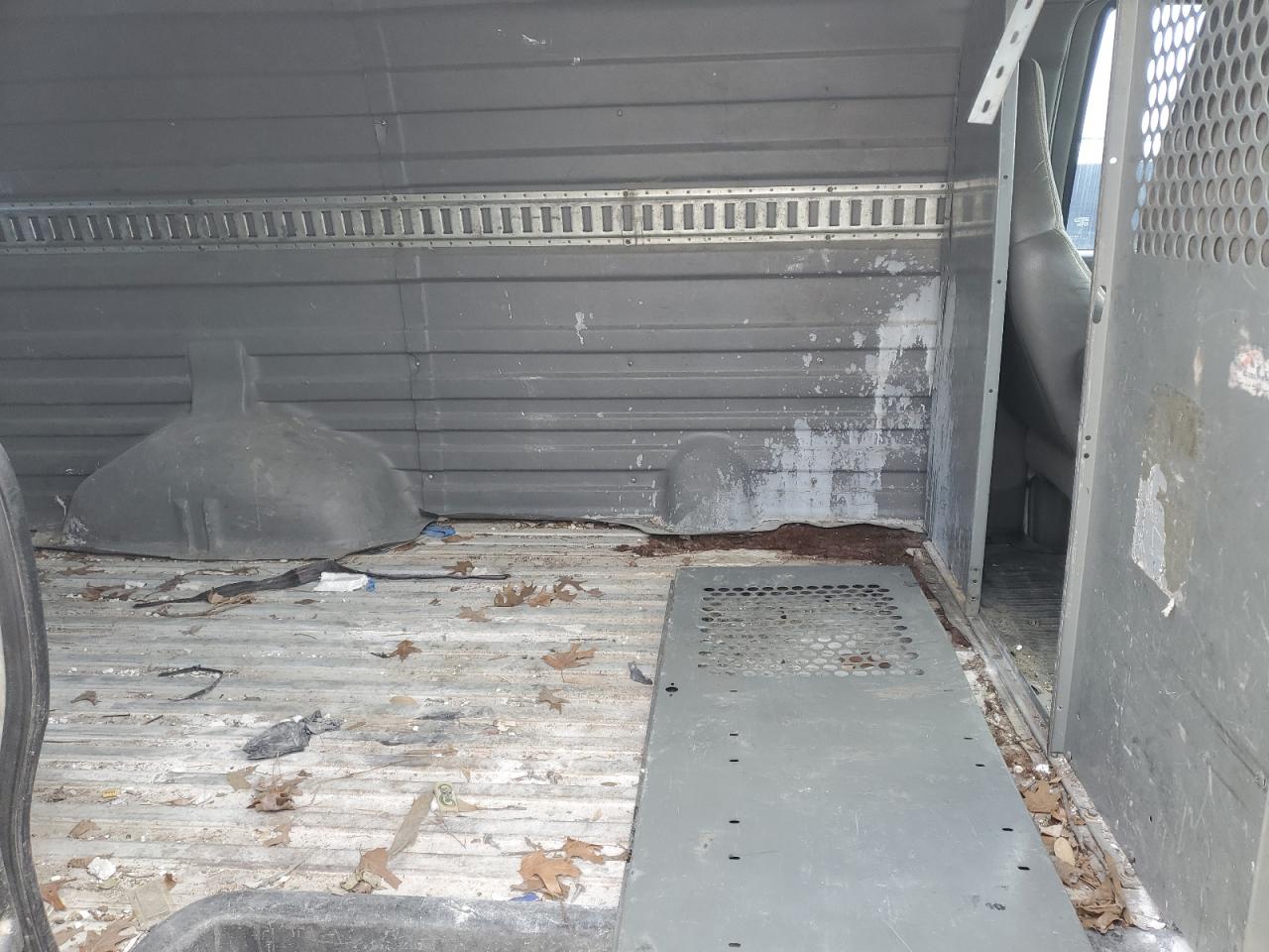 2006 Chevrolet Express - Image 11