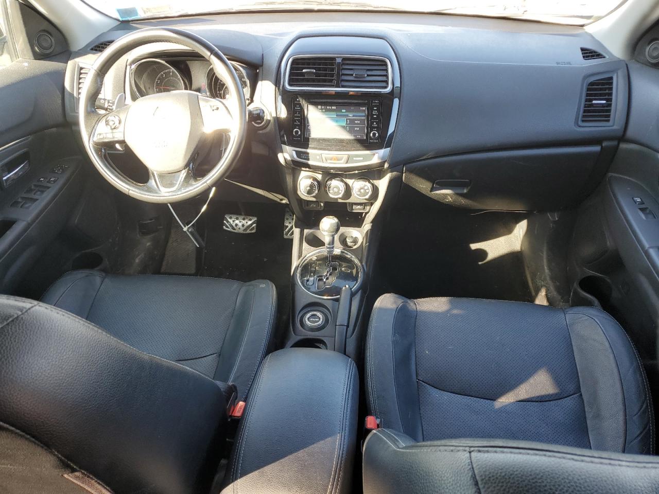 2017 Mitsubishi Outlander - Image 8