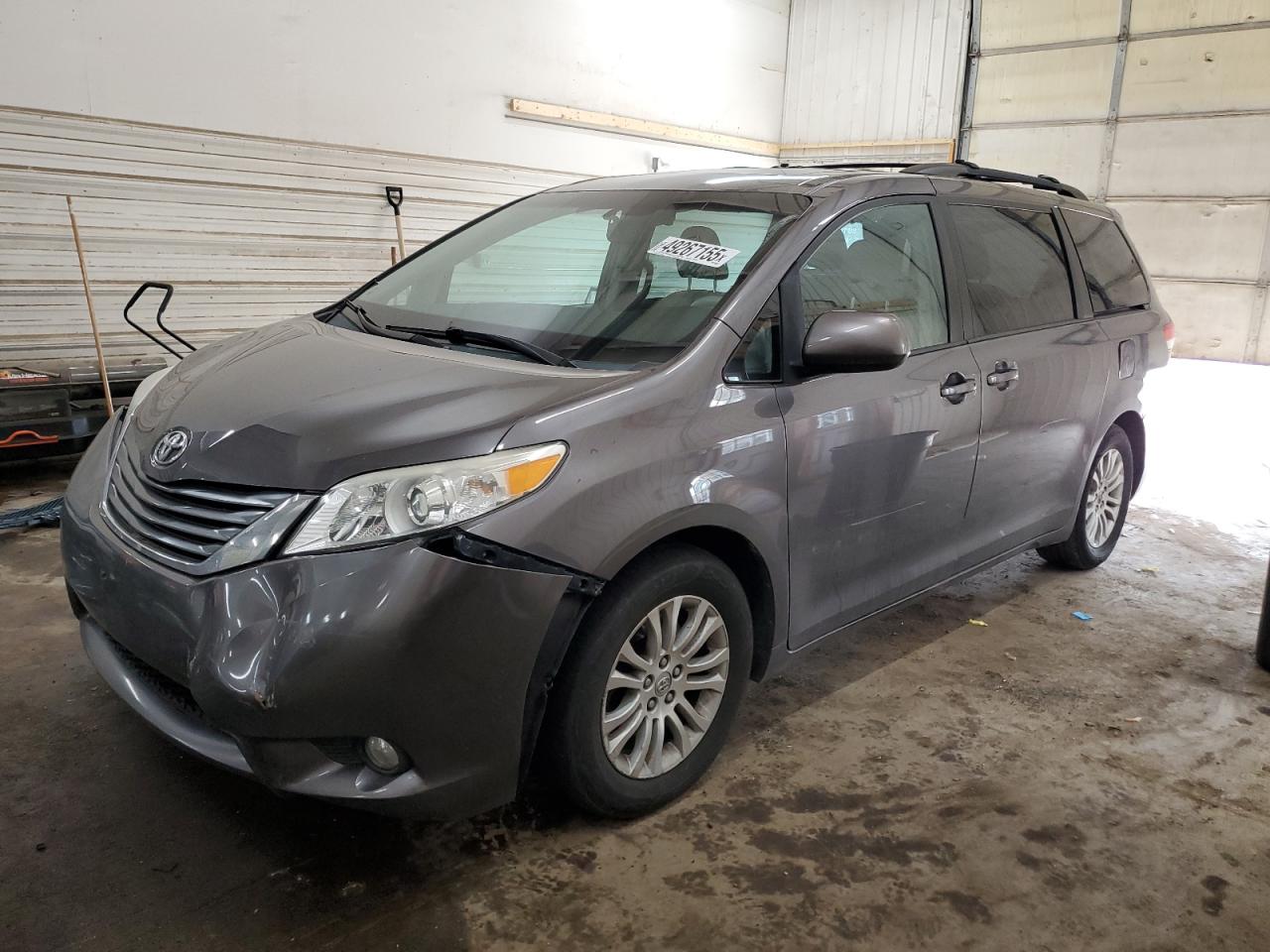 2013 Toyota Sienna - Image 1