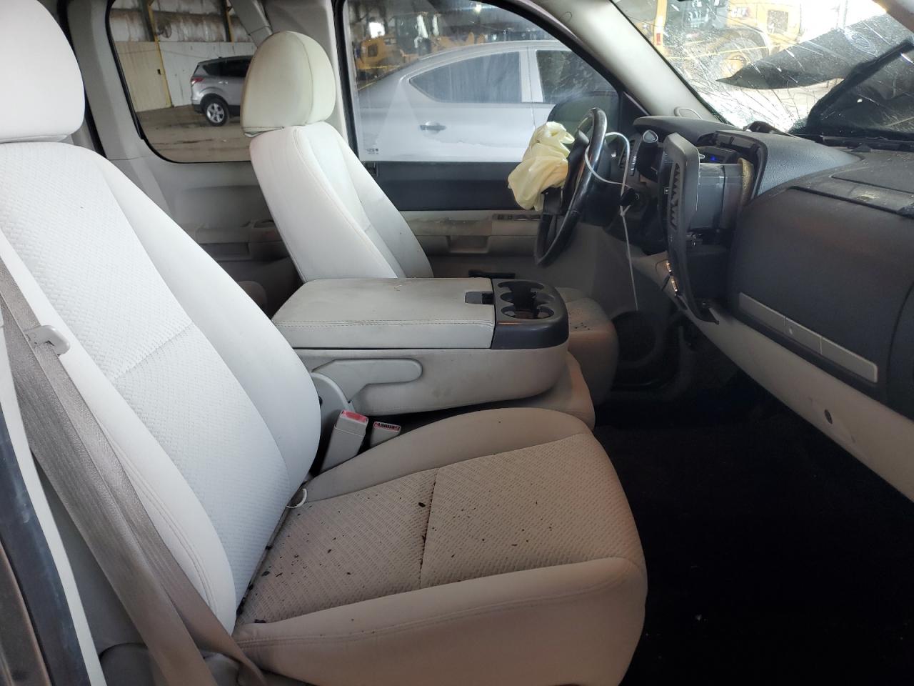 2007 Chevrolet Silverado - Image 7