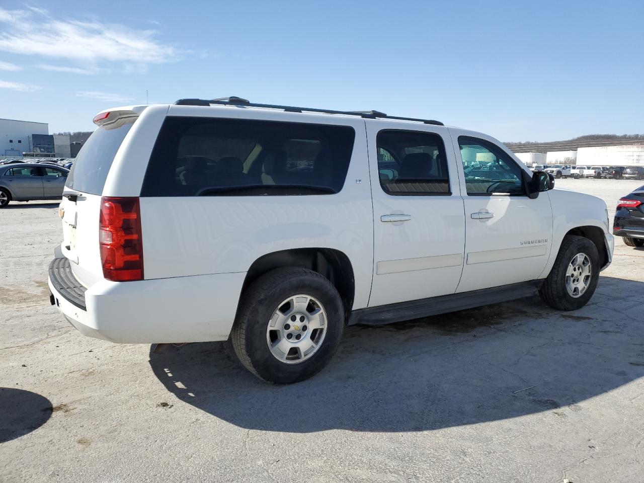 2014 Chevrolet Suburban - Image 3