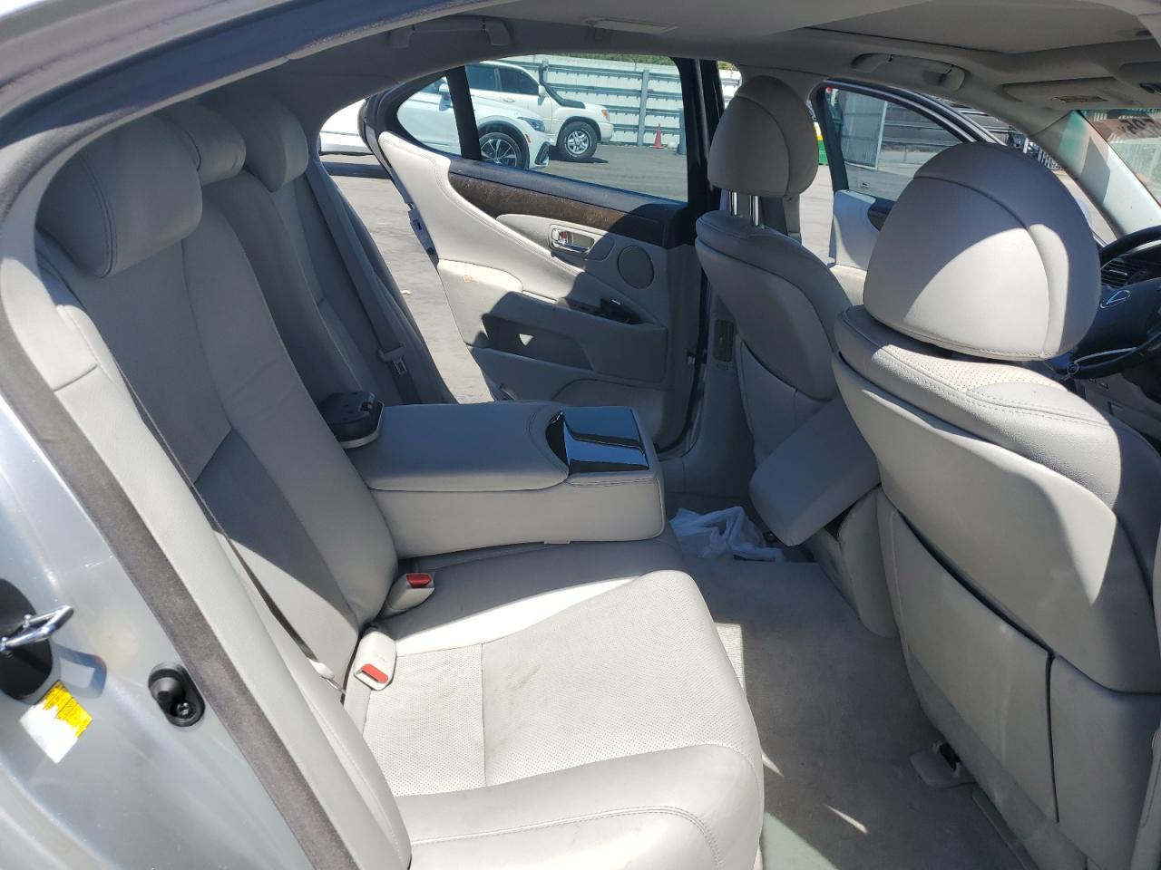2008 Lexus LS - Image 10