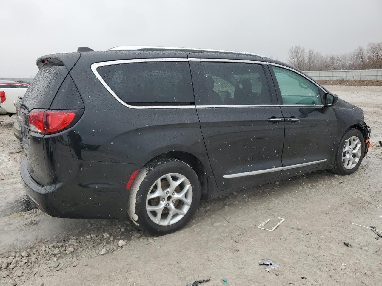 2017 Chrysler Pacifica - Image 3
