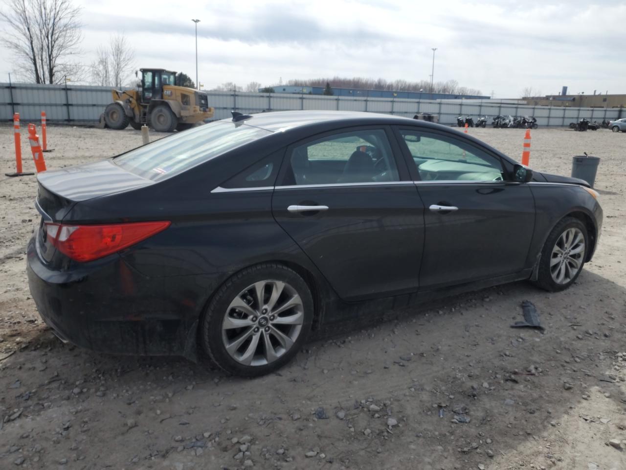 2012 Hyundai Sonata - Image 3