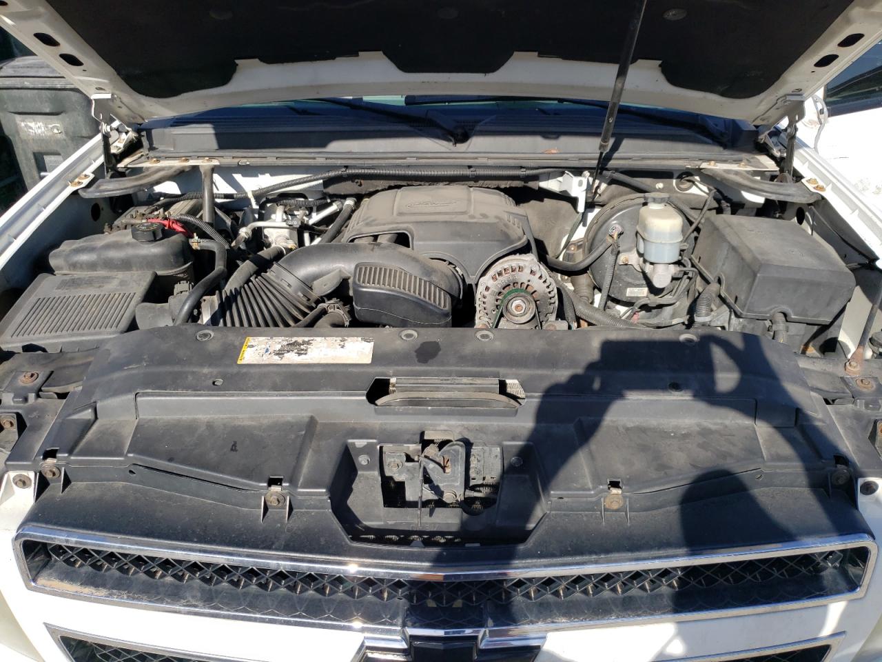 2010 Chevrolet Suburban - Image 12