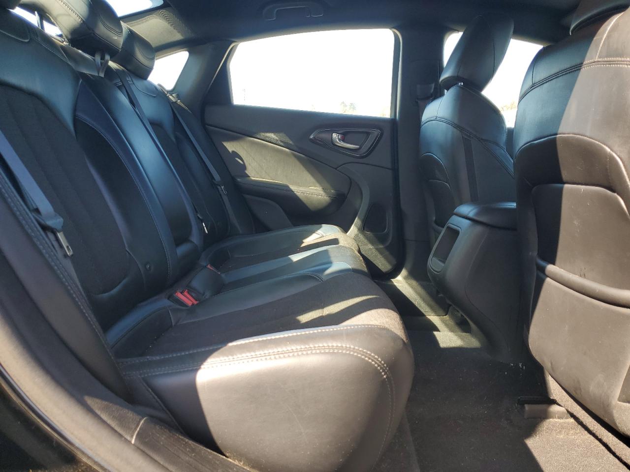2015 Chrysler 200 - Image 11