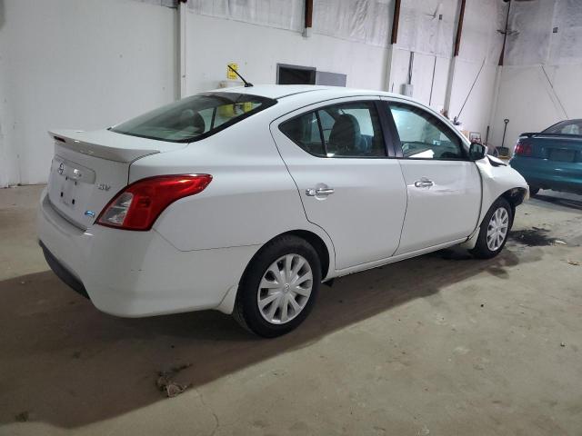 Sedans NISSAN VERSA 2015 Biały