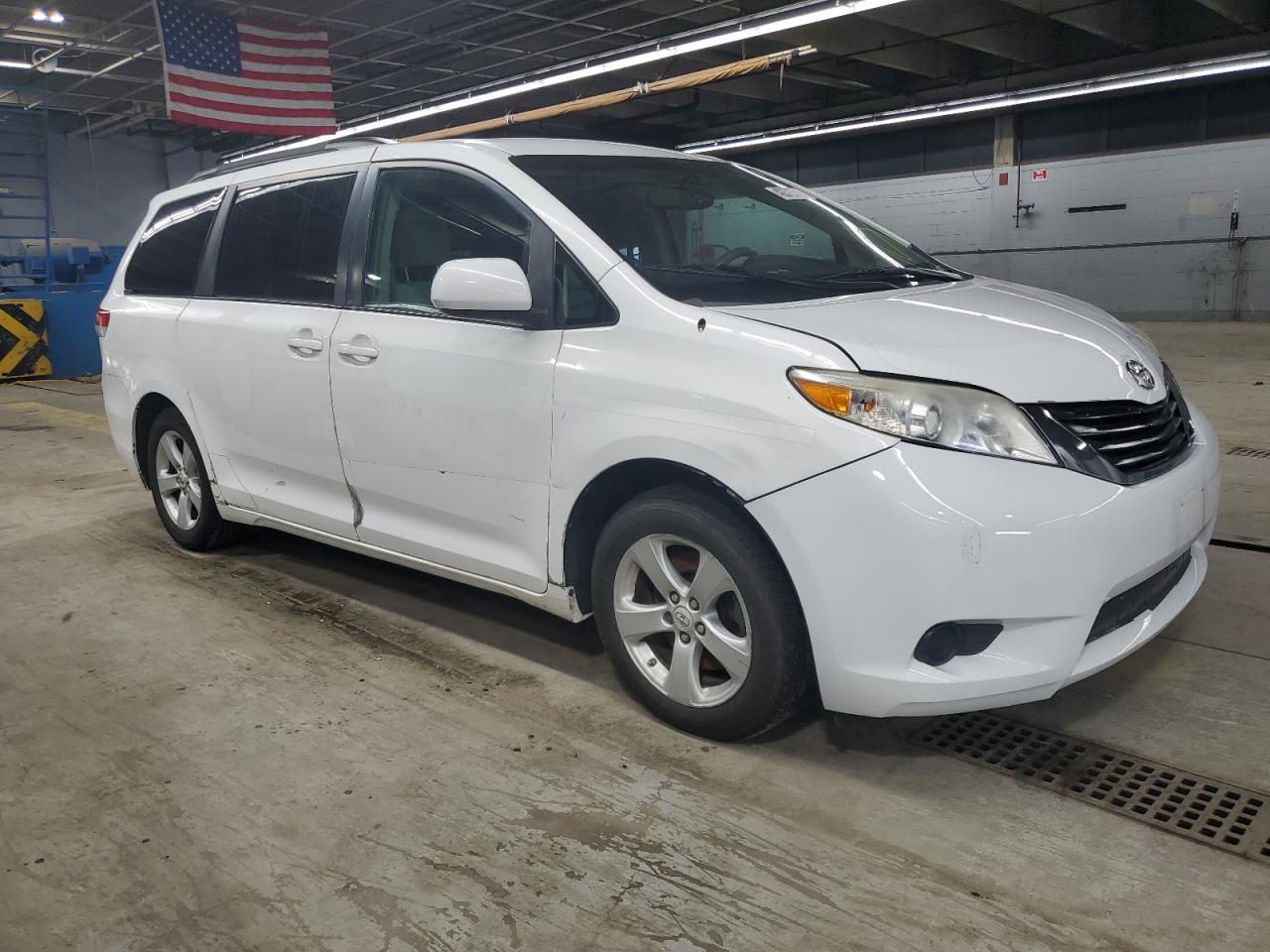 2011 Toyota Sienna - Image 4