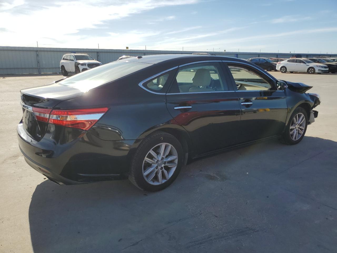 2015 Toyota Avalon - Image 3
