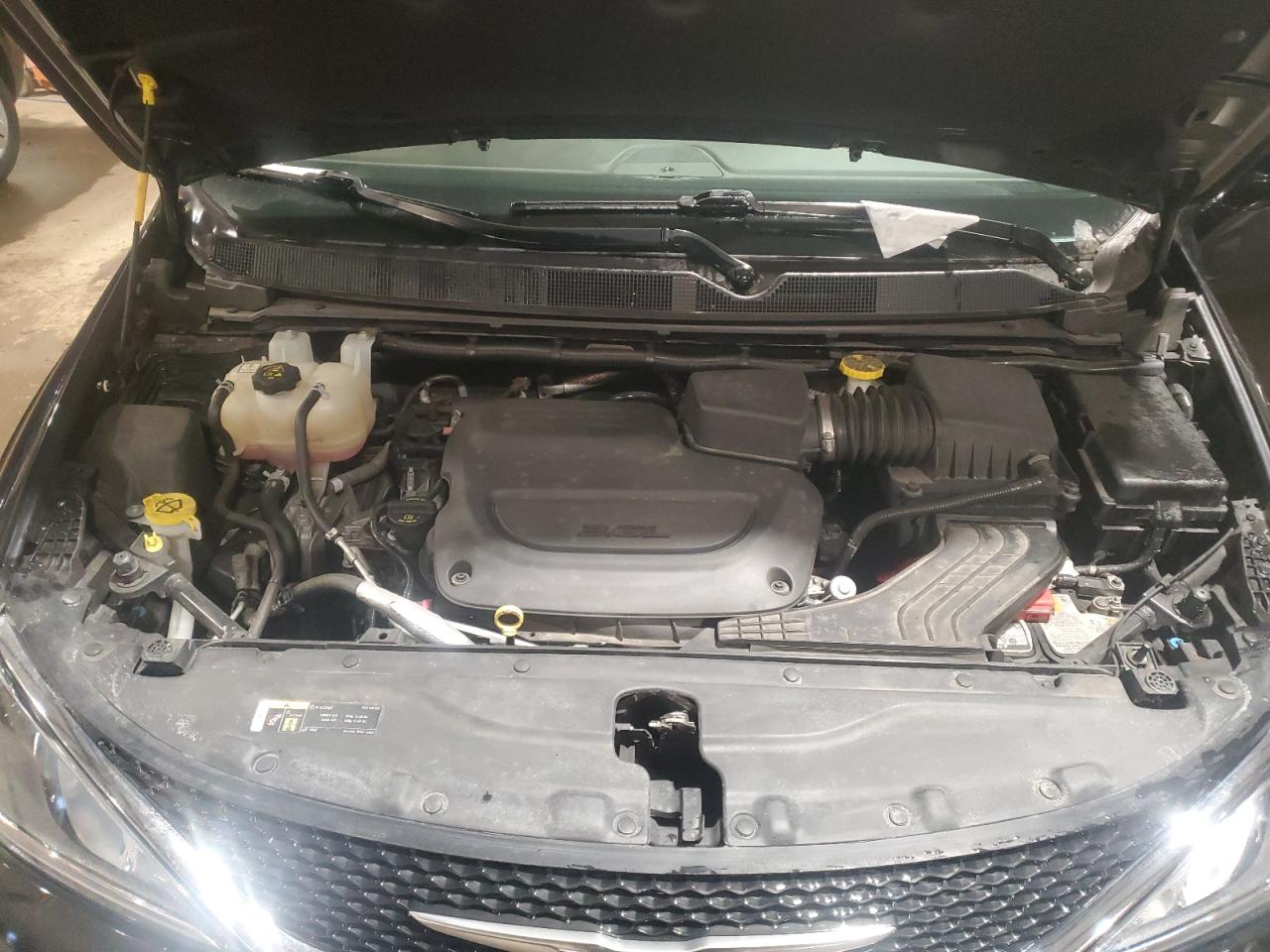 2019 Chrysler Pacifica - Image 12